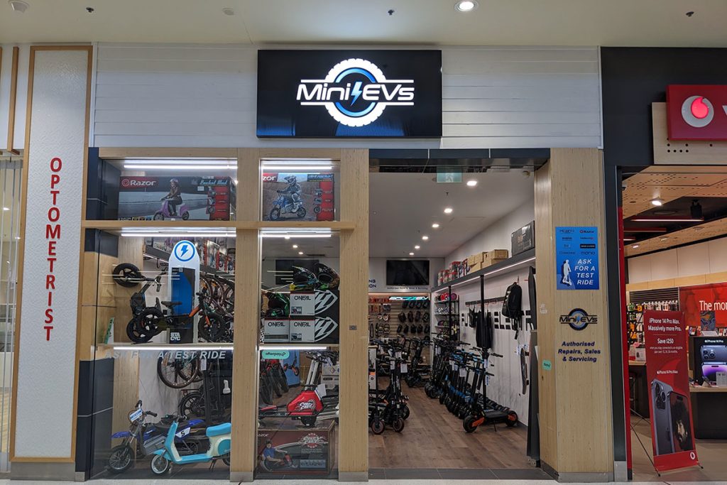 MiniEvs Store - Front